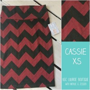 NEW LuLaRoe Cassie - XSmall